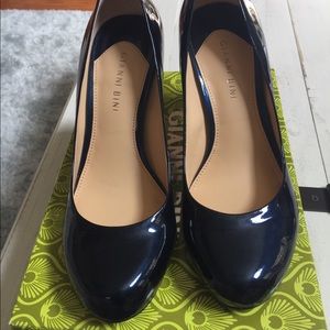 Gianni Bini Navy Patent heals size 8